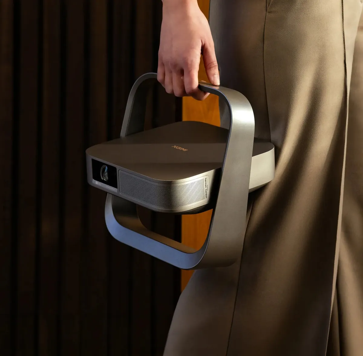 Elfin Flip 4K carried by its handle
